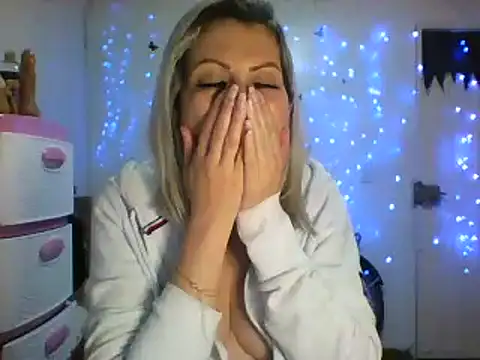 Snapshot of alixia81 chatting on 02/22/25, 02:28 alixia81 online show from 02/22/25, 02:28