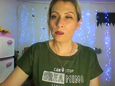 Snapshot of alixia81 chatting on 02/25/25, 11:22 alixia81 online show from 02/25/25, 11:22