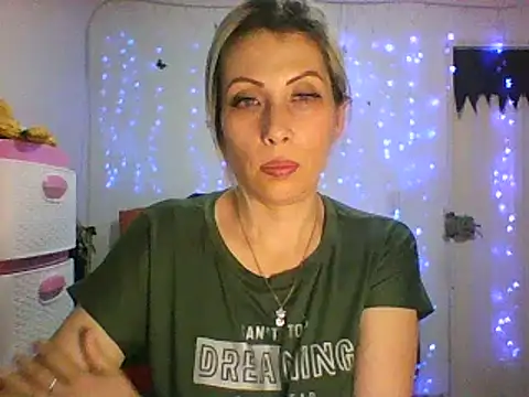 Snapshot of alixia81 chatting on 02/26/25, 02:26 alixia81 online show from 02/26/25, 02:26