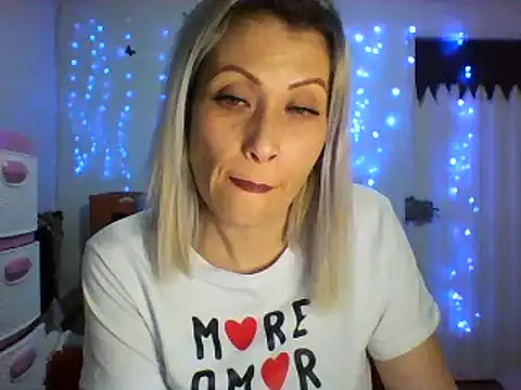 Snapshot of alixia81 chatting on 03/04/25, 02:27 alixia81 online show from 03/04/25, 02:27