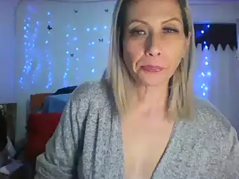 Snapshot of alixia81 chatting on 03/22/25, 01:32 alixia81 online show from 03/22/25, 01:32