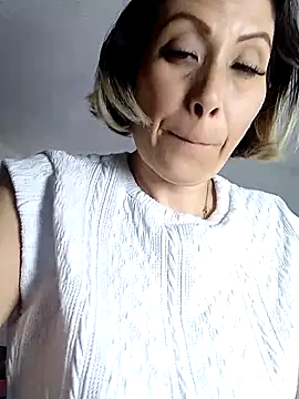 Snapshot of alixia81 chatting on 10/03/25, 11:24 alixia81 online show from 10/03/25, 11:24