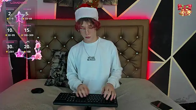 Snapshot of Max_lover1 chatting on 12/24/24, 03:26 Max lover1 online show from 12/24/24, 03:26