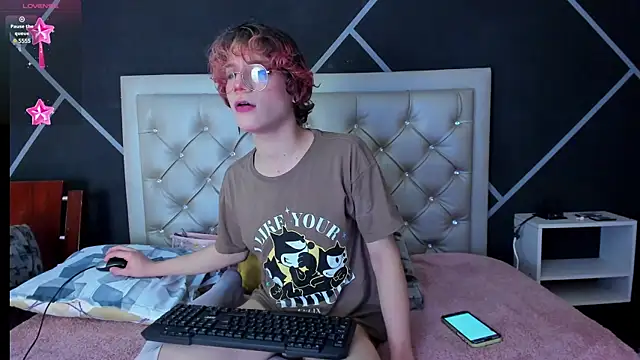 Snapshot of Max_lover1 chatting on 01/04/25, 02:35 Max lover1 online show from 01/04/25, 02:35