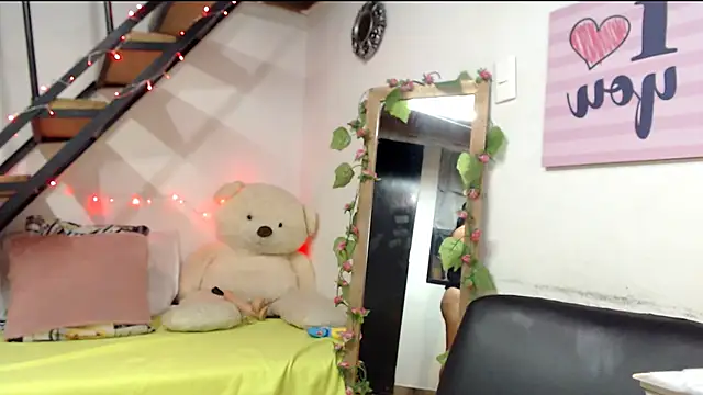 Snapshot of luna_sky83 chatting on 12/30/24, 01:14 luna sky83 online show from 12/30/24, 01:14
