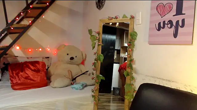 Snapshot of luna_sky83 chatting on 01/22/25, 04:55 luna sky83 online show from 01/22/25, 04:55