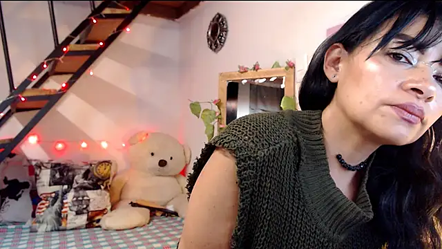Snapshot of luna_sky83 chatting on 02/11/25, 10:37 luna sky83 online show from 02/11/25, 10:37