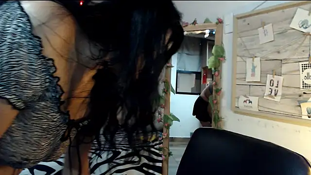 Snapshot of luna_sky83 chatting on 02/21/25, 01:22 luna sky83 online show from 02/21/25, 01:22