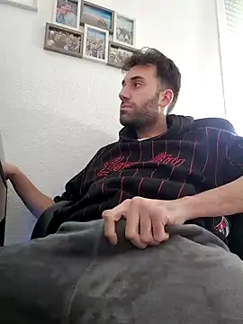 Snapshot of espanolmadrid chatting on 12/27/24, 02:43 espanolmadrid online show from 12/27/24, 02:43