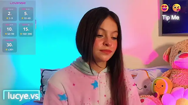 LucyEvans  online show from 11/18/25, 03:45