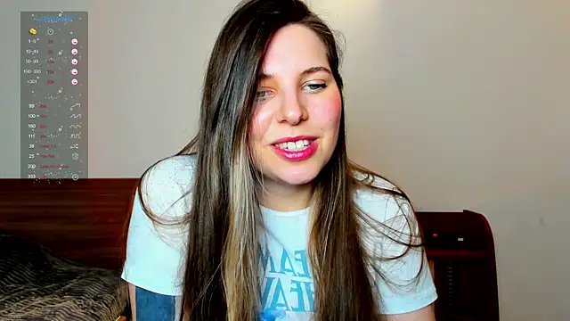 Snapshot of Annie_aww chatting on 01/04/25, 10:34 Annie aww online show from 01/04/25, 10:34