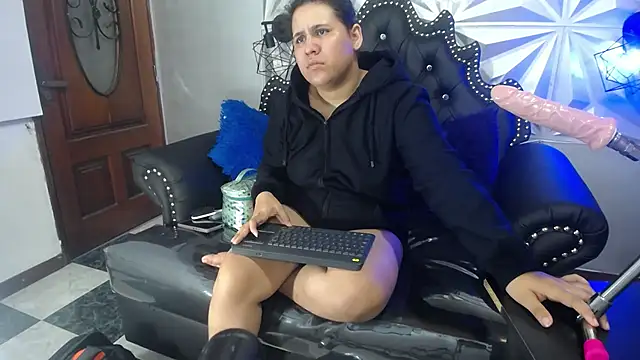 Snapshot of candy_hairy chatting on 10/19/25, 03:29 candy hairy online show from 10/19/25, 03:29