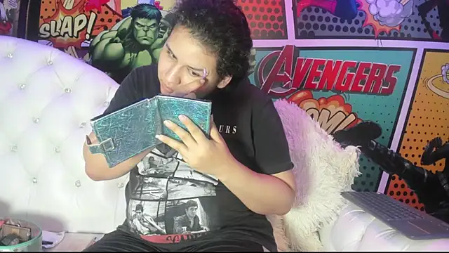 Snapshot of candy_hairy chatting on 11/13/25, 02:32 candy hairy online show from 11/13/25, 02:32