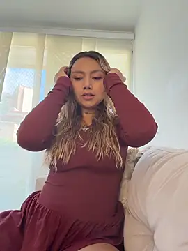 amanda-medrano1 online show from 05/20/26, 03:29
