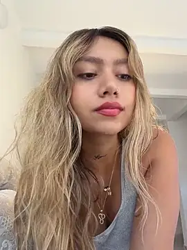 amanda-medrano1 online show from 05/27/26, 01:52
