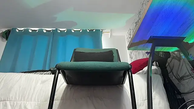 Snapshot of Saturno_v chatting on 01/04/25, 10:49 Saturno v online show from 01/04/25, 10:49