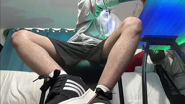 Snapshot of Saturno_v chatting on 01/17/25, 12:53 Saturno v online show from 01/17/25, 12:53