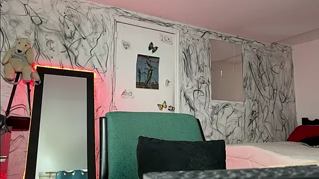 Snapshot of Saturno_v chatting on 01/28/25, 12:11 Saturno v online show from 01/28/25, 12:11