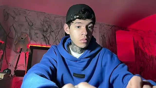 Snapshot of Saturno_v chatting on 01/29/25, 12:12 Saturno v online show from 01/29/25, 12:12