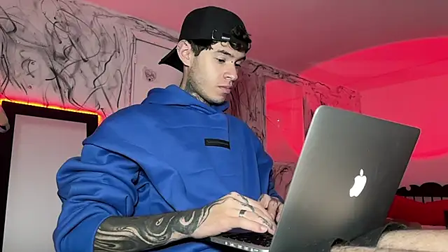 Snapshot of Saturno_v chatting on 01/29/25, 03:22 Saturno v online show from 01/29/25, 03:22