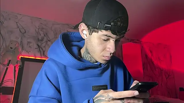 Snapshot of Saturno_v chatting on 01/29/25, 11:20 Saturno v online show from 01/29/25, 11:20