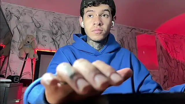 Snapshot of Saturno_v chatting on 01/29/25, 02:21 Saturno v online show from 01/29/25, 02:21