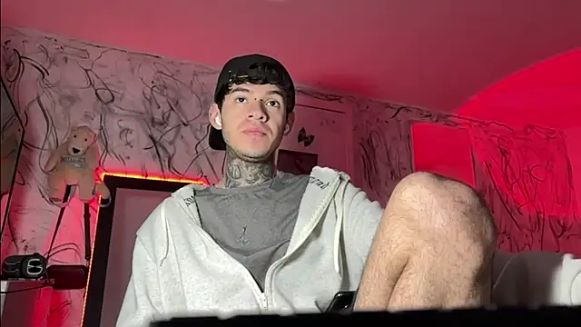 Snapshot of Saturno_v chatting on 02/04/25, 11:49 Saturno v online show from 02/04/25, 11:49