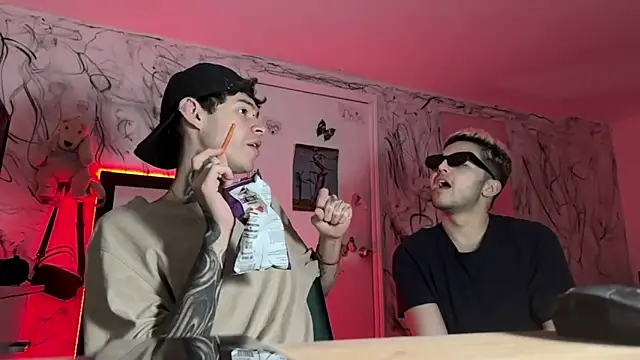 Snapshot of Saturno_v chatting on 02/06/25, 07:13 Saturno v online show from 02/06/25, 07:13