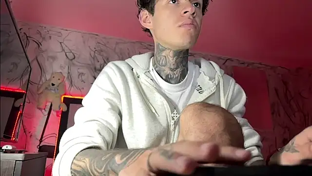 Snapshot of Saturno_v chatting on 02/11/25, 08:20 Saturno v online show from 02/11/25, 08:20