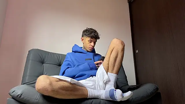 Snapshot of Saturno_v chatting on 03/04/25, 07:01 Saturno v online show from 03/04/25, 07:01