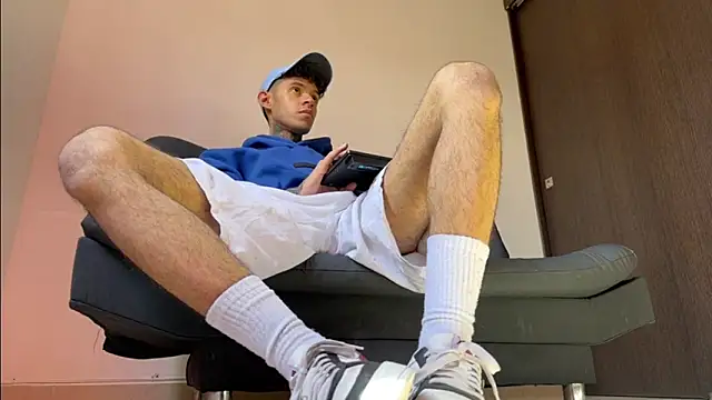 Snapshot of Saturno_v chatting on 03/05/25, 12:11 Saturno v online show from 03/05/25, 12:11