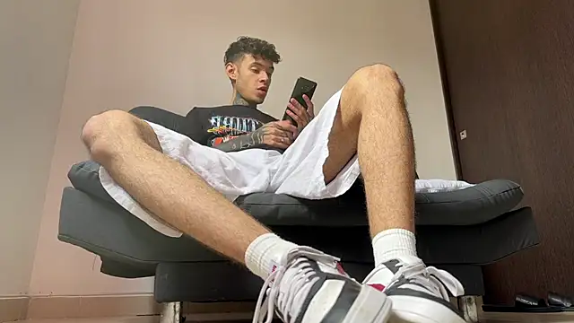 Snapshot of Saturno_v chatting on 03/10/25, 06:12 Saturno v online show from 03/10/25, 06:12