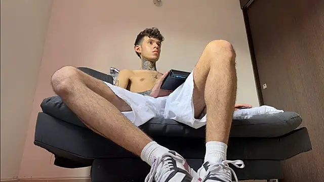 Snapshot of Saturno_v chatting on 03/10/25, 09:51 Saturno v online show from 03/10/25, 09:51