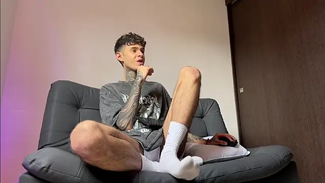 Snapshot of Saturno_v chatting on 03/11/25, 10:29 Saturno v online show from 03/11/25, 10:29