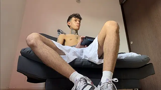 Snapshot of Saturno_v chatting on 03/11/25, 05:13 Saturno v online show from 03/11/25, 05:13