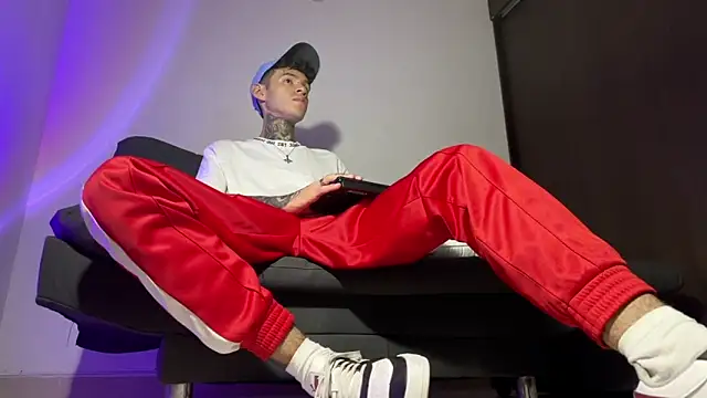 Snapshot of Saturno_v chatting on 03/12/25, 10:16 Saturno v online show from 03/12/25, 10:16