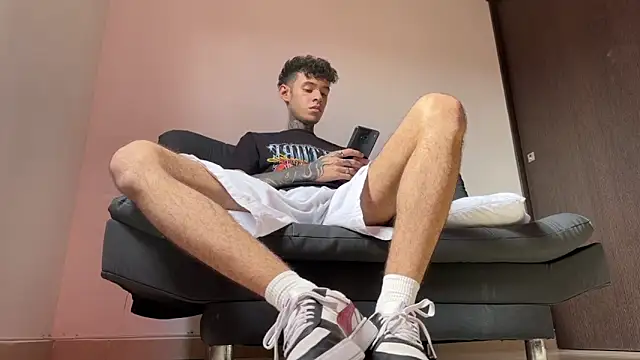 Snapshot of Saturno_v chatting on 03/12/25, 01:19 Saturno v online show from 03/12/25, 01:19