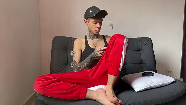 Snapshot of Saturno_v chatting on 03/13/25, 10:26 Saturno v online show from 03/13/25, 10:26