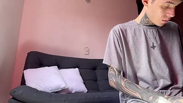 Snapshot of Saturno_v chatting on 03/13/25, 07:06 Saturno v online show from 03/13/25, 07:06