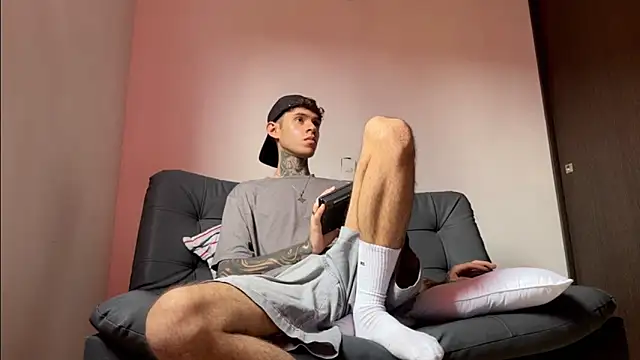 Snapshot of Saturno_v chatting on 03/15/25, 02:12 Saturno v online show from 03/15/25, 02:12