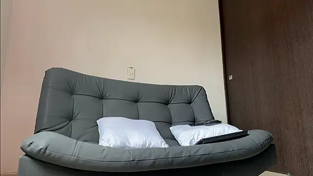 Snapshot of Saturno_v chatting on 03/15/25, 05:26 Saturno v online show from 03/15/25, 05:26