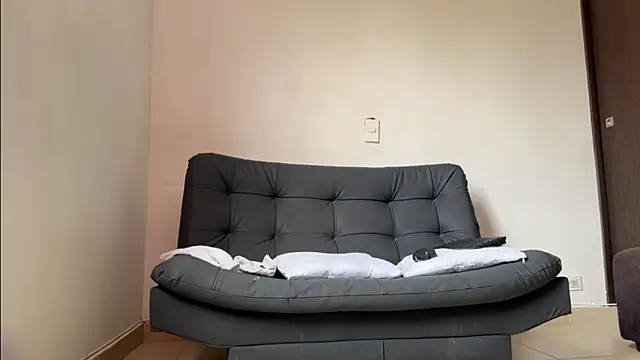 Snapshot of Saturno_v chatting on 03/18/25, 01:42 Saturno v online show from 03/18/25, 01:42