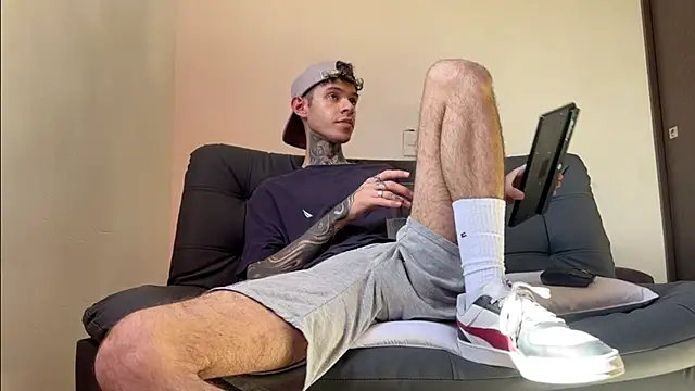 Snapshot of Saturno_v chatting on 03/22/25, 05:17 Saturno v online show from 03/22/25, 05:17