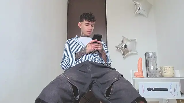 Snapshot of Saturno_v chatting on 09/10/25, 11:10 Saturno v online show from 09/10/25, 11:10