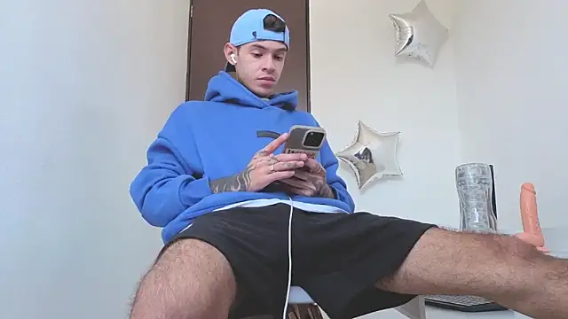 Snapshot of Saturno_v chatting on 09/12/25, 09:42 Saturno v online show from 09/12/25, 09:42