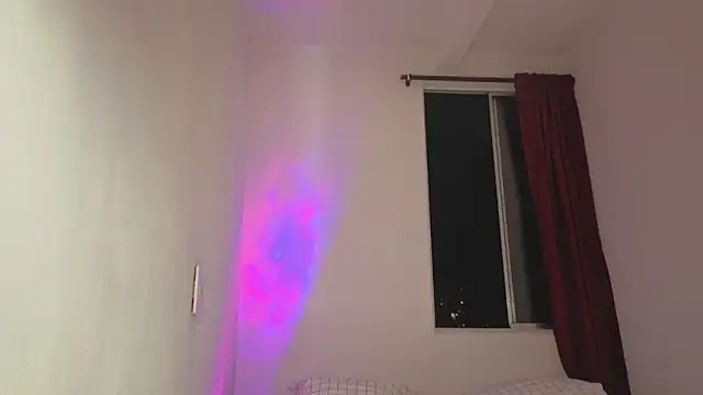 Snapshot of Saturno_v chatting on 09/13/25, 12:10 Saturno v online show from 09/13/25, 12:10