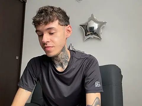 Snapshot of Saturno_v chatting on 09/15/25, 08:42 Saturno v online show from 09/15/25, 08:42