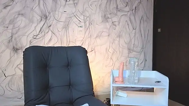 Snapshot of Saturno_v chatting on 10/04/25, 10:52 Saturno v online show from 10/04/25, 10:52