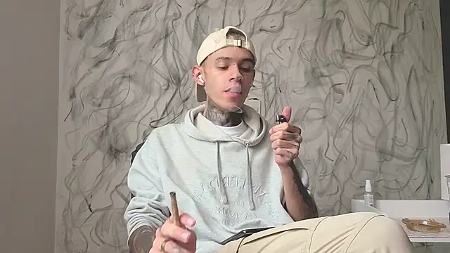 Snapshot of Saturno_v chatting on 10/11/25, 03:32 Saturno v online show from 10/11/25, 03:32