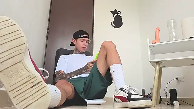 Snapshot of Saturno_v chatting on 11/06/25, 11:11 Saturno v online show from 11/06/25, 11:11